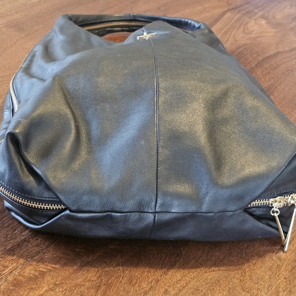 Pour la Victoire Large Hobo Nouveau Shoulder Bag Black With Zippers Inside Navy - Picture 9 of 16